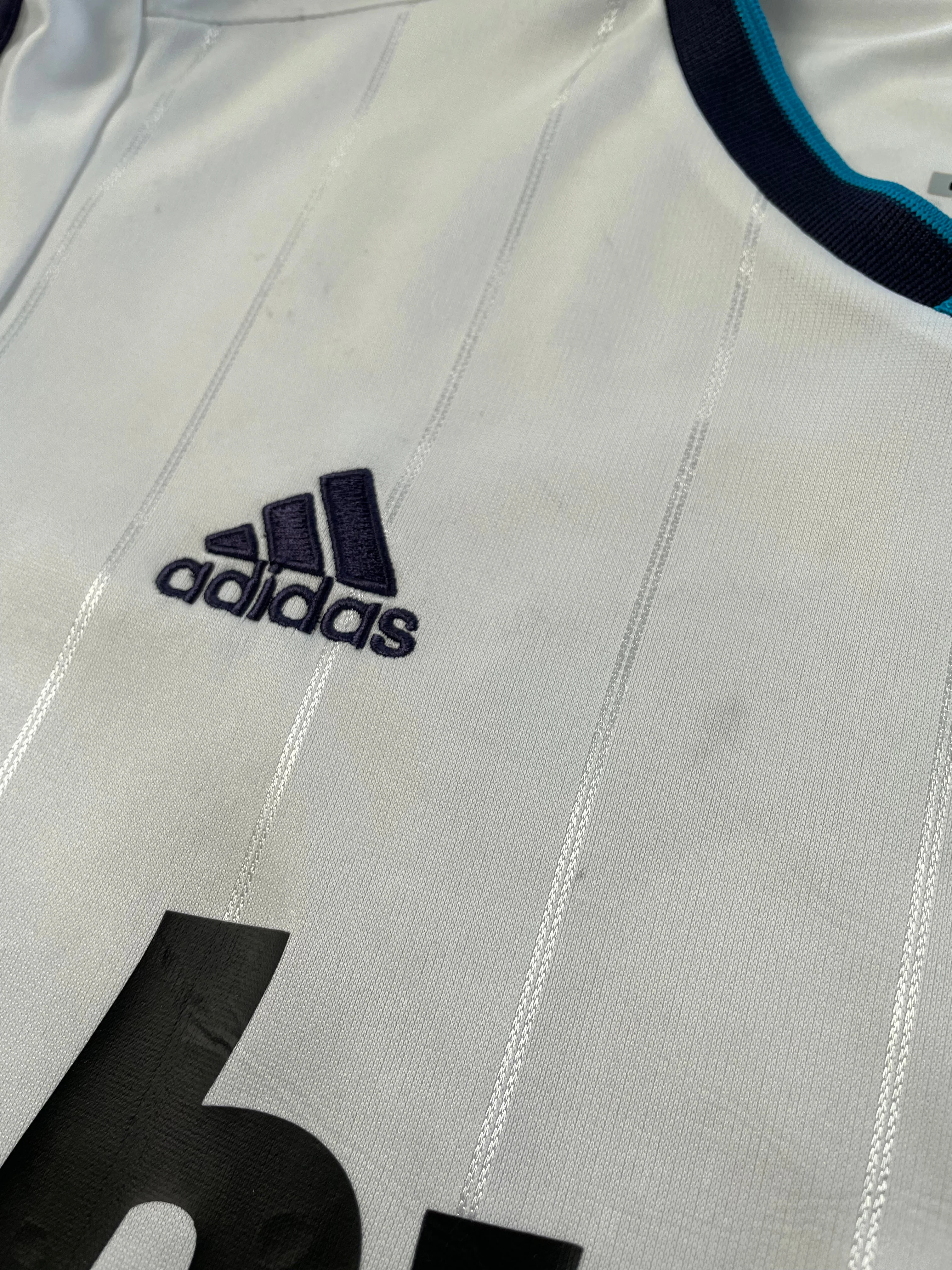 2012/13 Real Madrid Benzema #9 Home Shirt (M) Adidas - Image 3