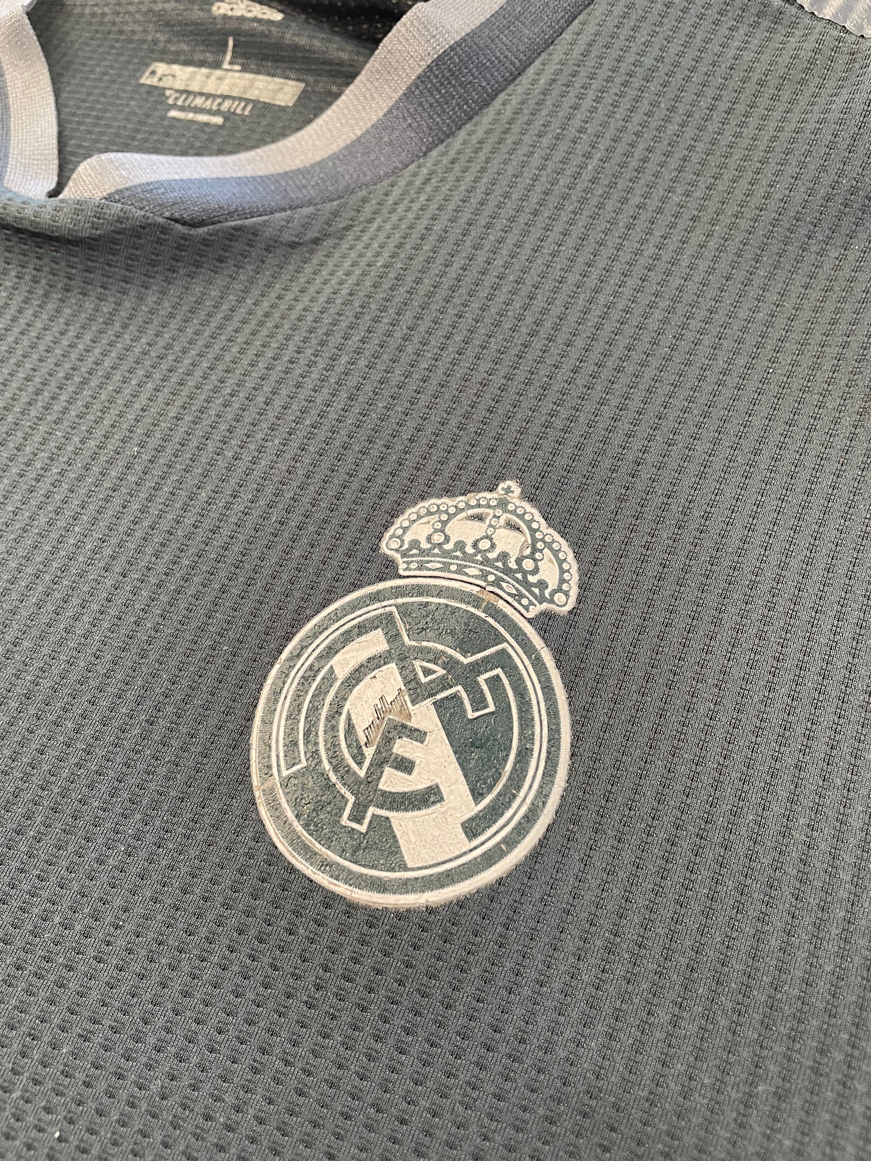 2018/19 Real Madrid Bale #11 L/S Away Shirt (L) Adidas - Image 3